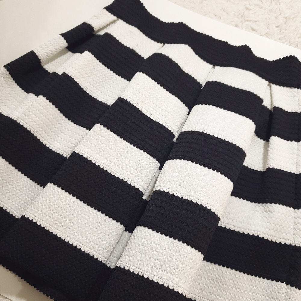 🌸Express Women's Pleated Skirt - Picture 6 of 6